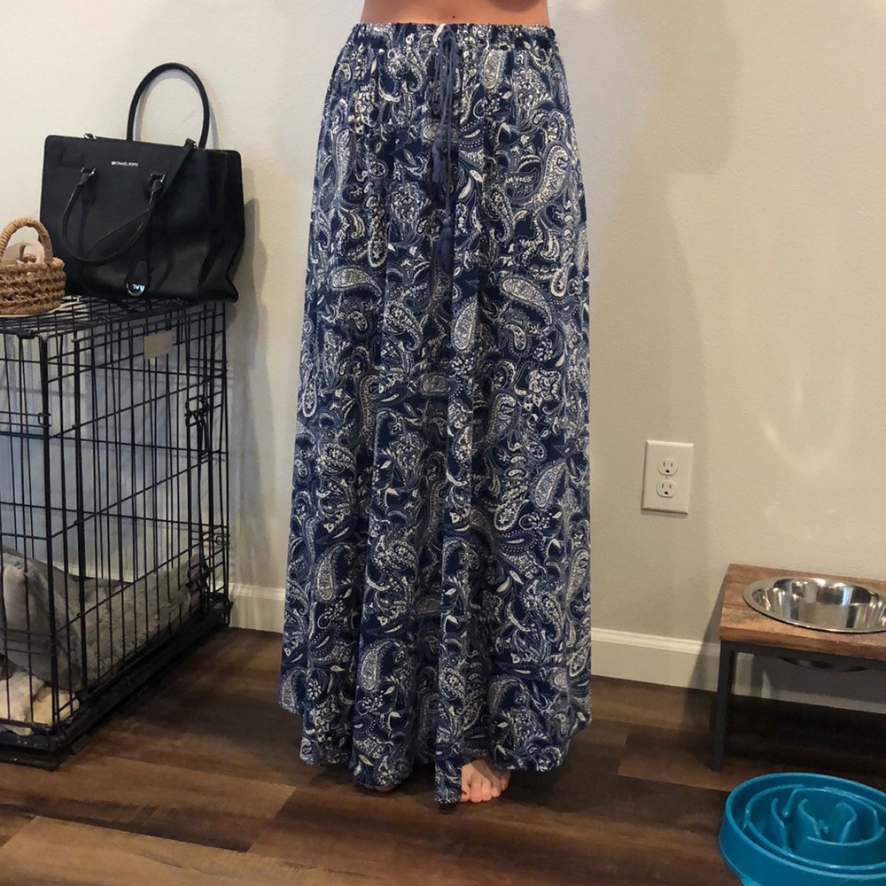 Navy blue and white silky maxi skirt!